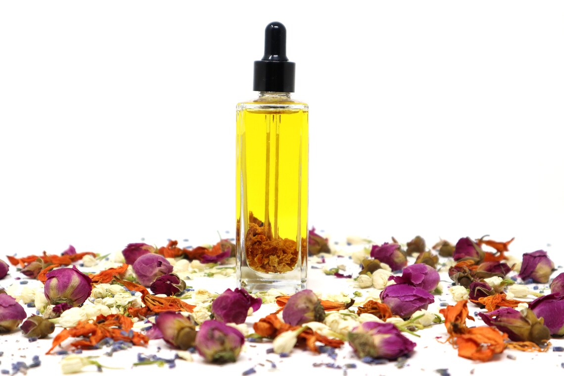EMARA Intensely Nourishing Sweet Orange Body Oil - Perfect Self Care Gift, Handmade, Organic, Vegan, Skin Moisturizing, Soothing Oil