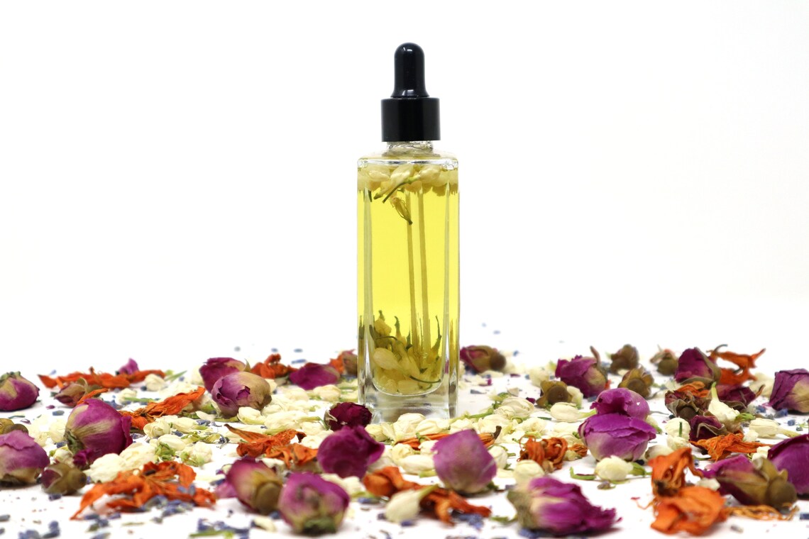 EMARA Intensely Nourishing Arabian Jasmine Body Oil - Perfect Self Care Gift, Handmade, Organic, Vegan, Skin Moisturizing, Soothing Oil