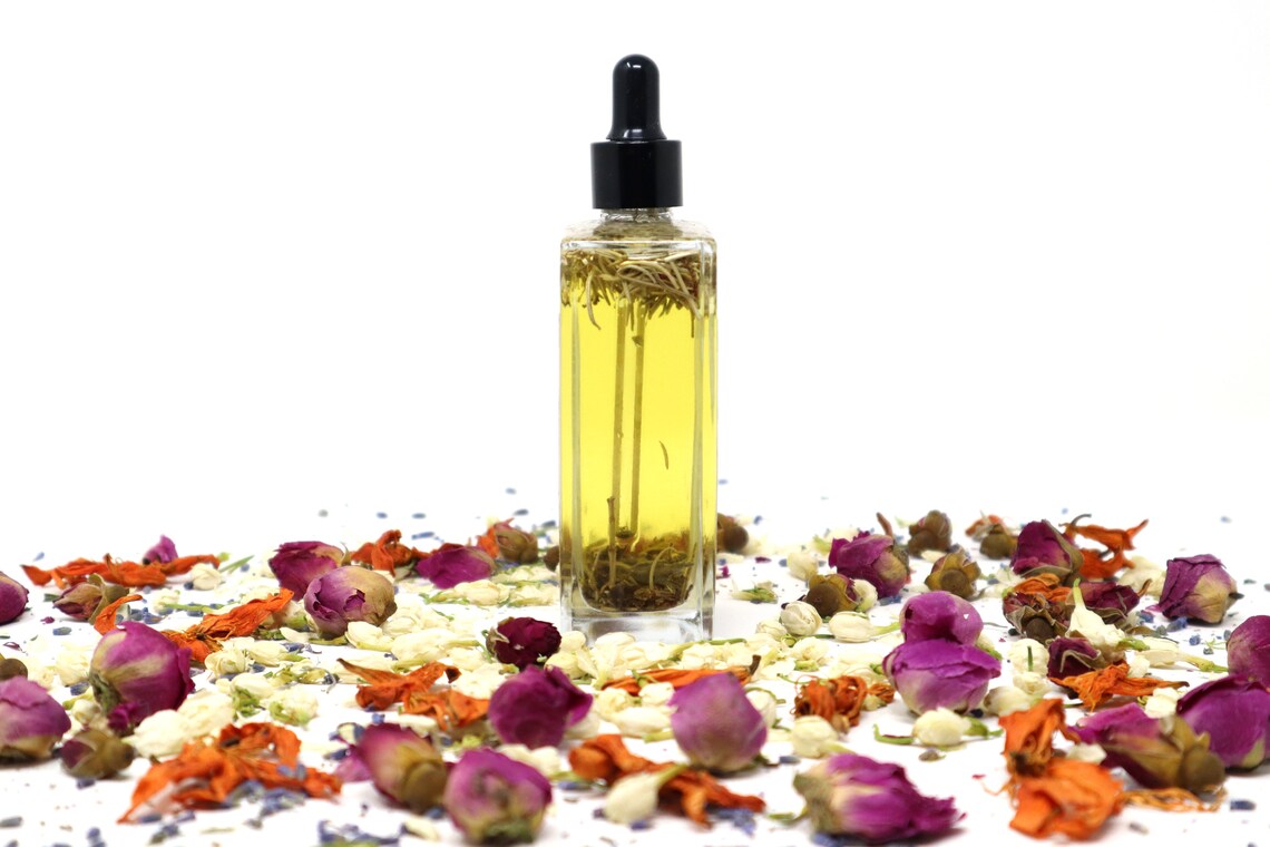 EMARA Intensely Nourishing Rosemary Clary Sage Body Oil - Perfect Self Care Gift, Handmade, Organic, Vegan, Skin Moisturizing, Soothing Oil